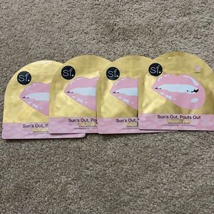 Sun’s Out, Pouts Out Gold Foil Lip Masks